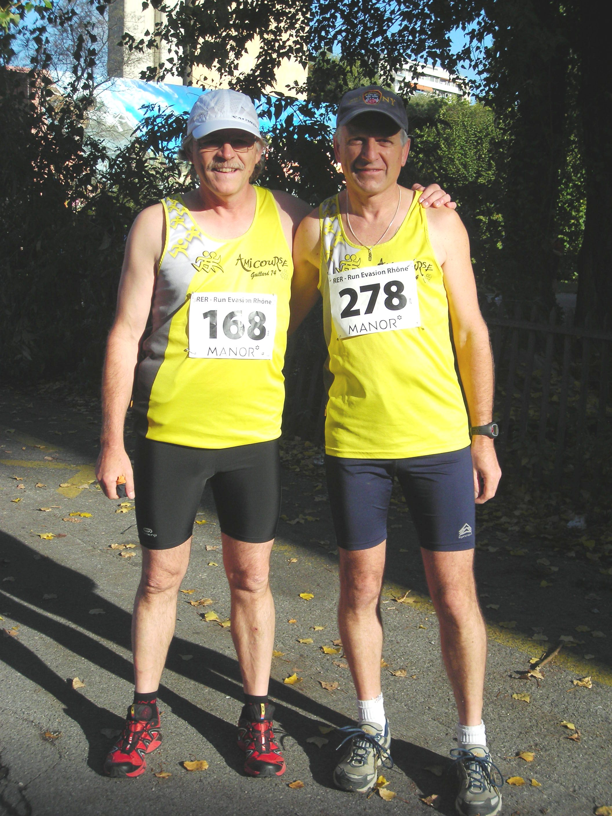 Amicoursiens sur les berges du Rhône.