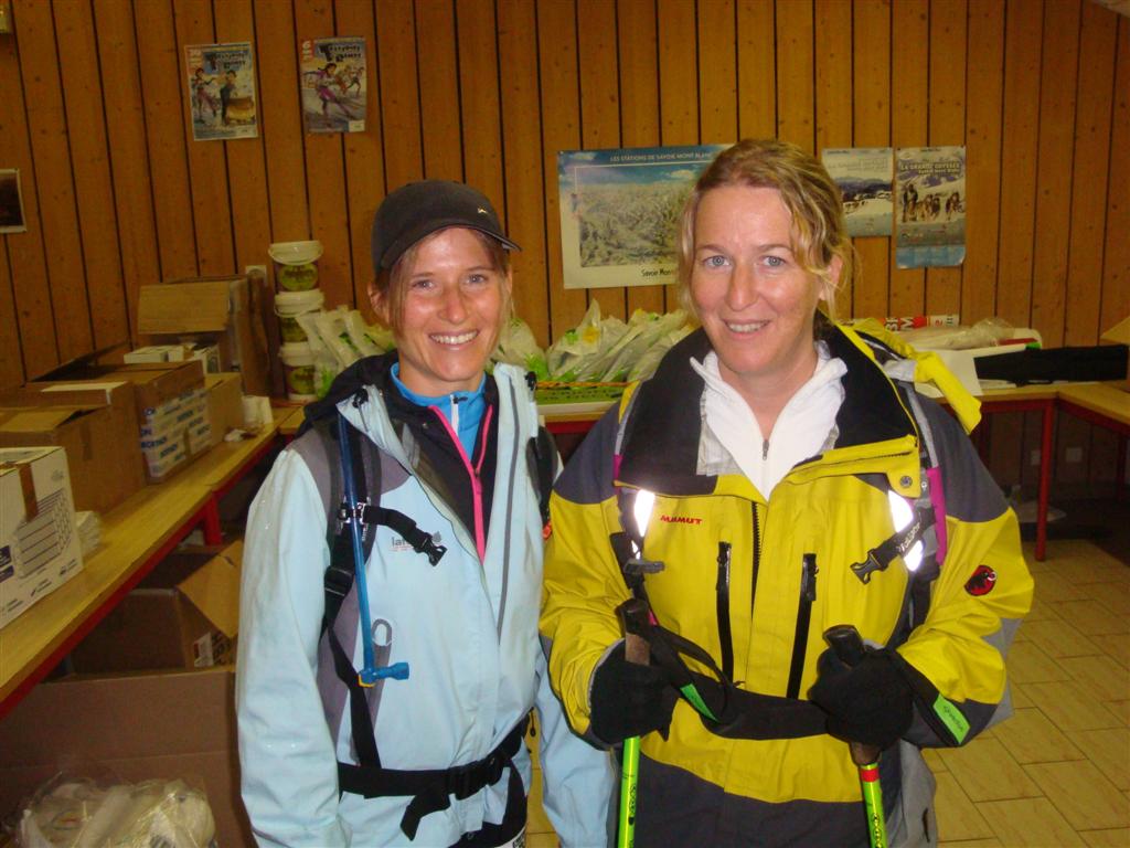 Valérie et Virginie stoppées à l’écotrail 2011!