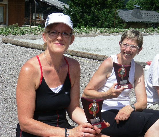 Marianne et Christine grimpent sur le podium